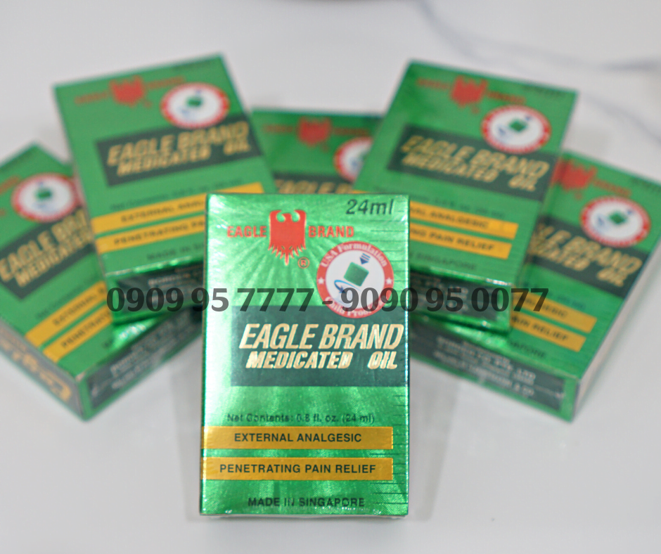 Dầu gió xanh 2 nắp hiệu Con Ó của Mỹ – Eagle Brand Medicated Oil, xoa dịu cơn đau hiệu quả, nhanh chóng.